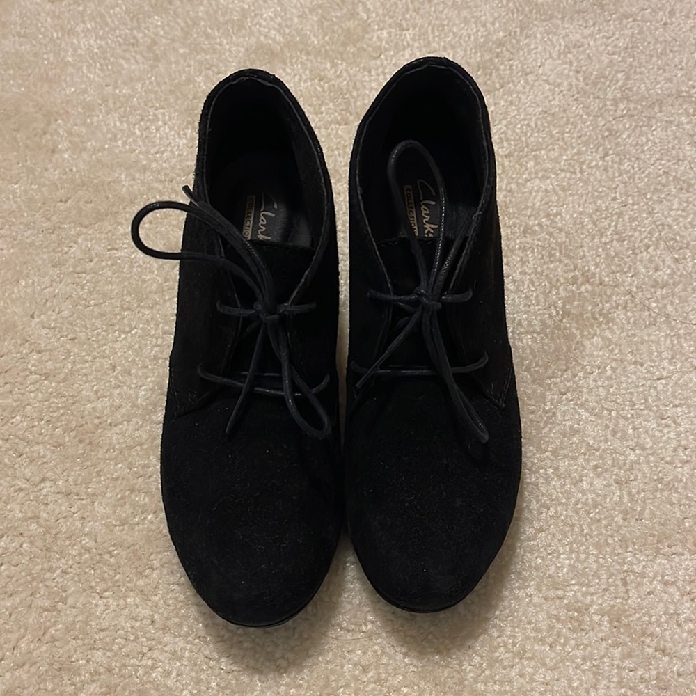 Clark sud booties